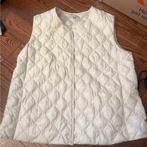 Uniqlo Quilted Vest in Light Cream